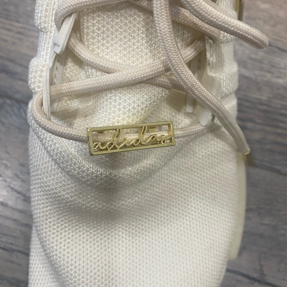 Adidas NMD R1 Valentine’s sneaker - Picture 12 of 14